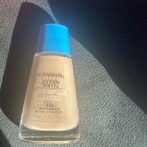 Covergirl Clean Matte 525 Buff Beige